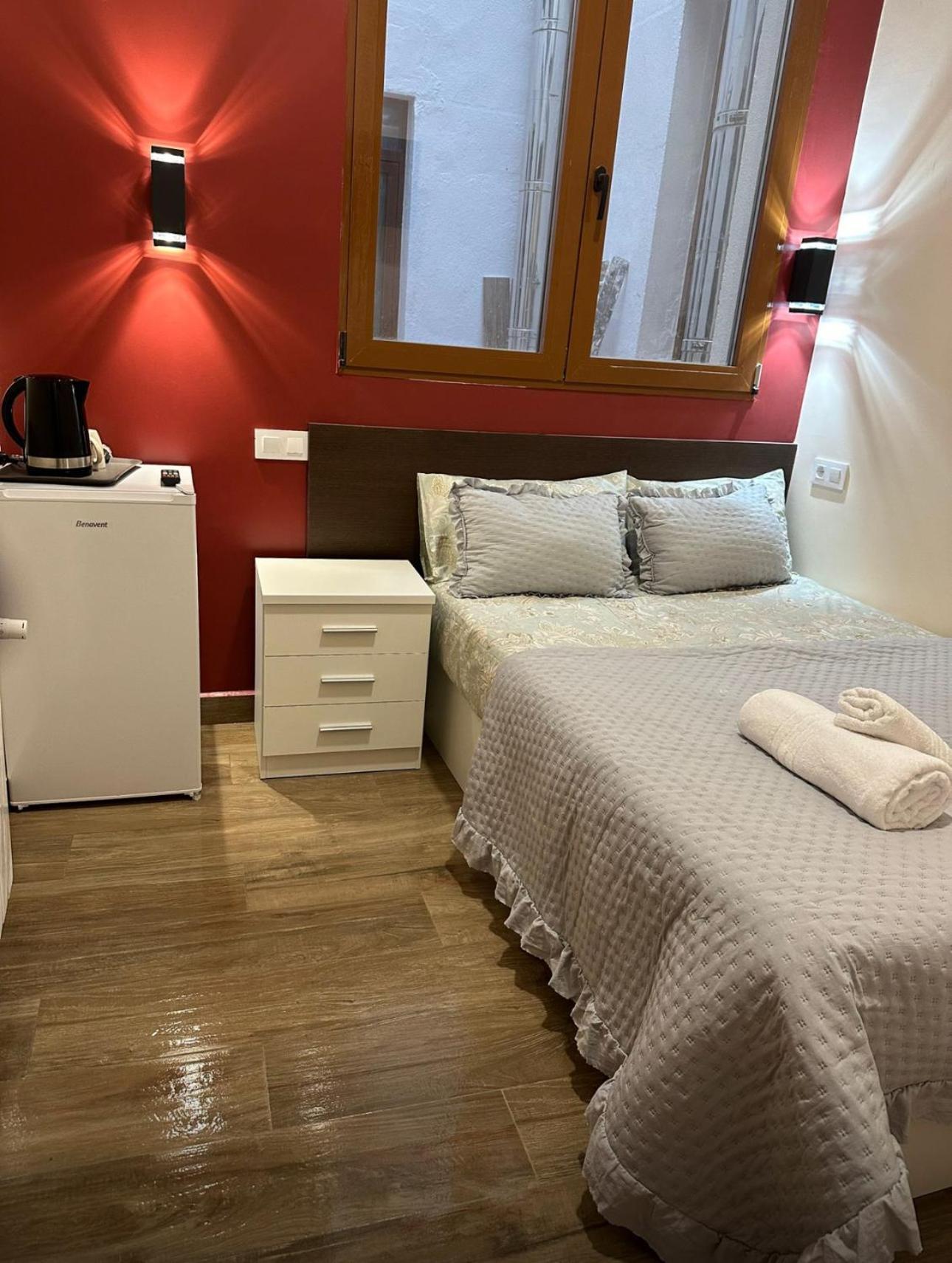 Hostal “ Infantas” Madrid Exteriör bild